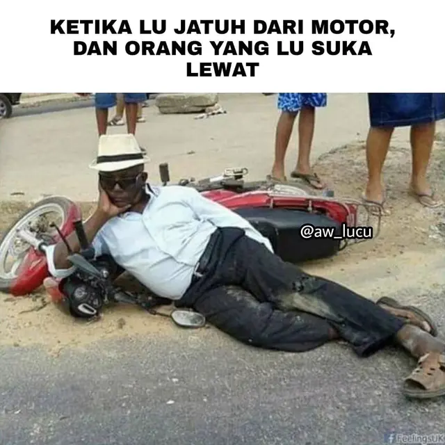 6 Meme Jatuh dari Motor Ini Kocak, Tetap Tersenyum Meski Menahan Sakit