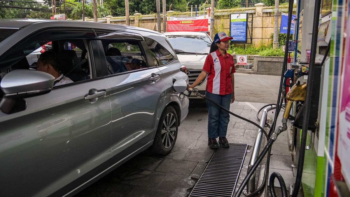 Wanti-Wanti Bahlil: BBM di SPBU Bukan untuk Dijual Lagi