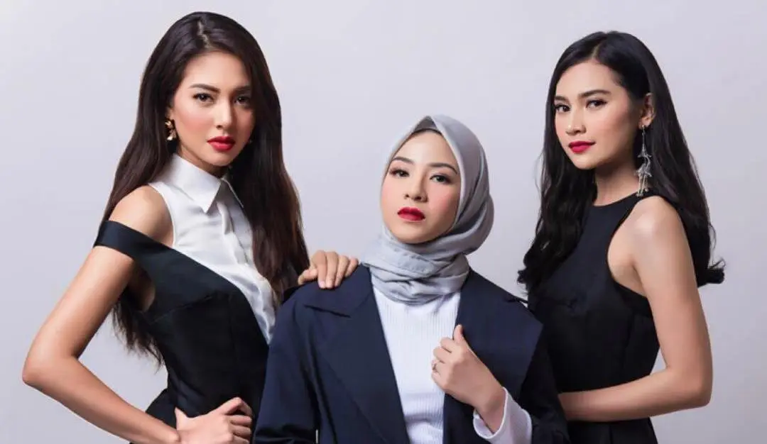 Aurelie Moeremans, Natasha Rizki dan Indah Permatasari.