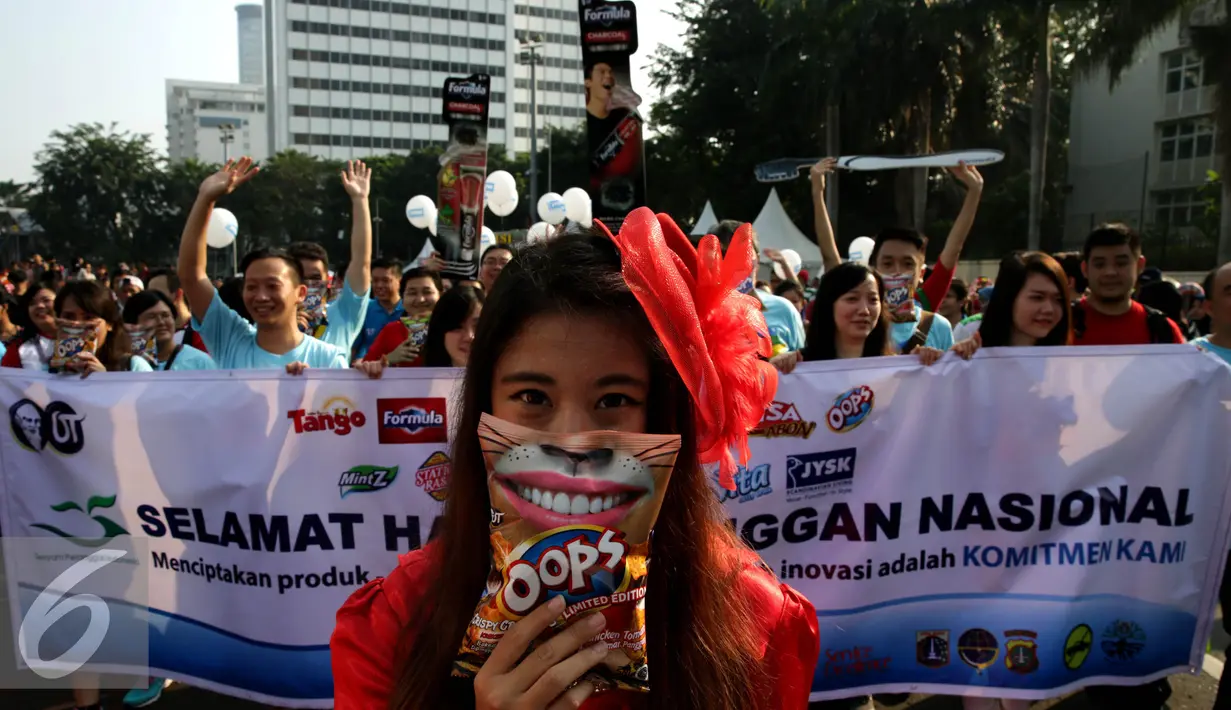 Parade Hari Pelanggan Nasional (Harpelnas) 2016 di Kawasan Bundaran Hotel Indonesia, Jakarta, Minggu (4/9). Kegiatan tersebut sebagai bentuk kepedulian bersama kepada pelanggan. (Liputan6.com/Johan Tallo)
