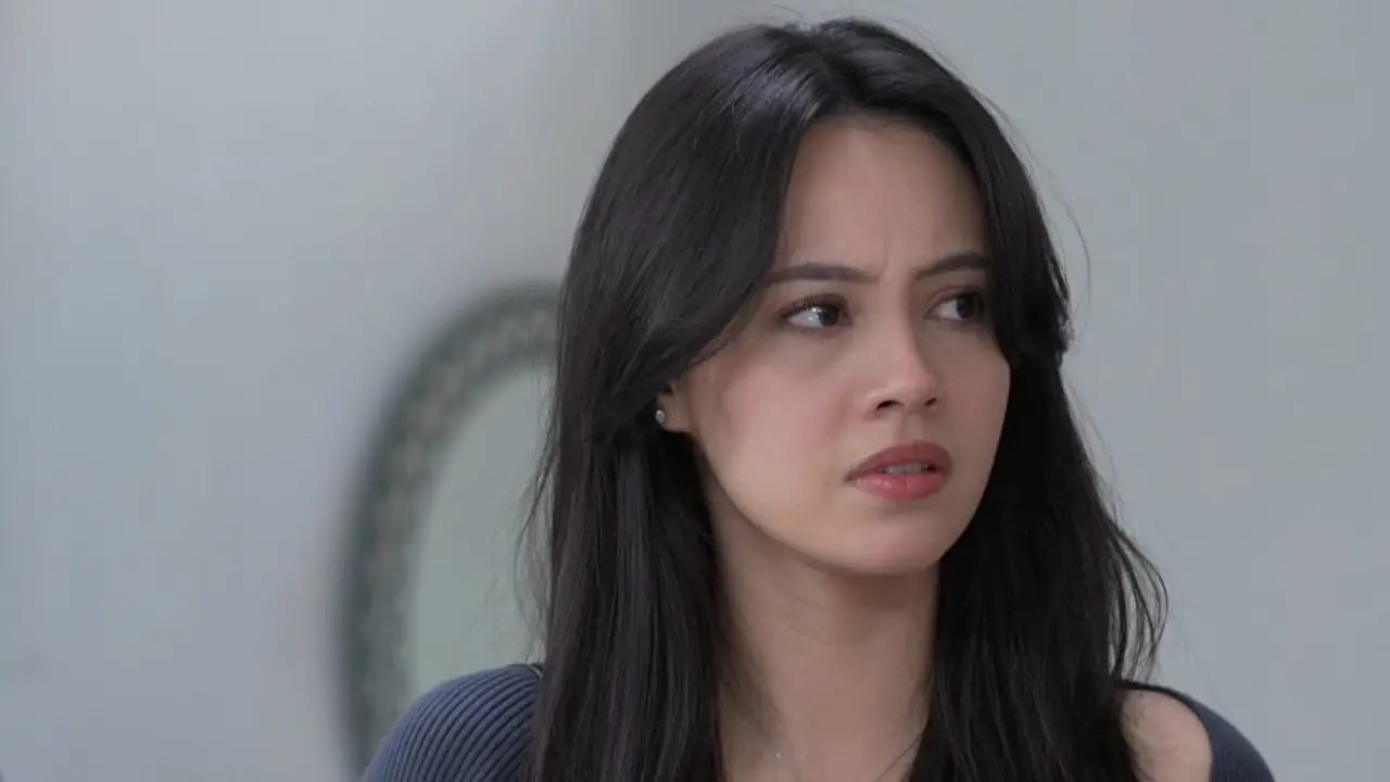 Di Antara Dua Cinta