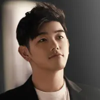 Eric Nam mampu menguasai bahasa Korea, Inggris, Spanyol, dan Mandarin. Dan kini ia sedang belajar bahasa Jepang. (Foto: soompi.com)