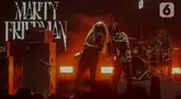 Gitaris asal Amerika, Marty Friedman saat tampil pada pagelaran Hammersonic Festival di Pantai Carnival, Ancol, Jakarta, Sabtu (4/5/2024). (Liputan6.com/Herman Zakharia)