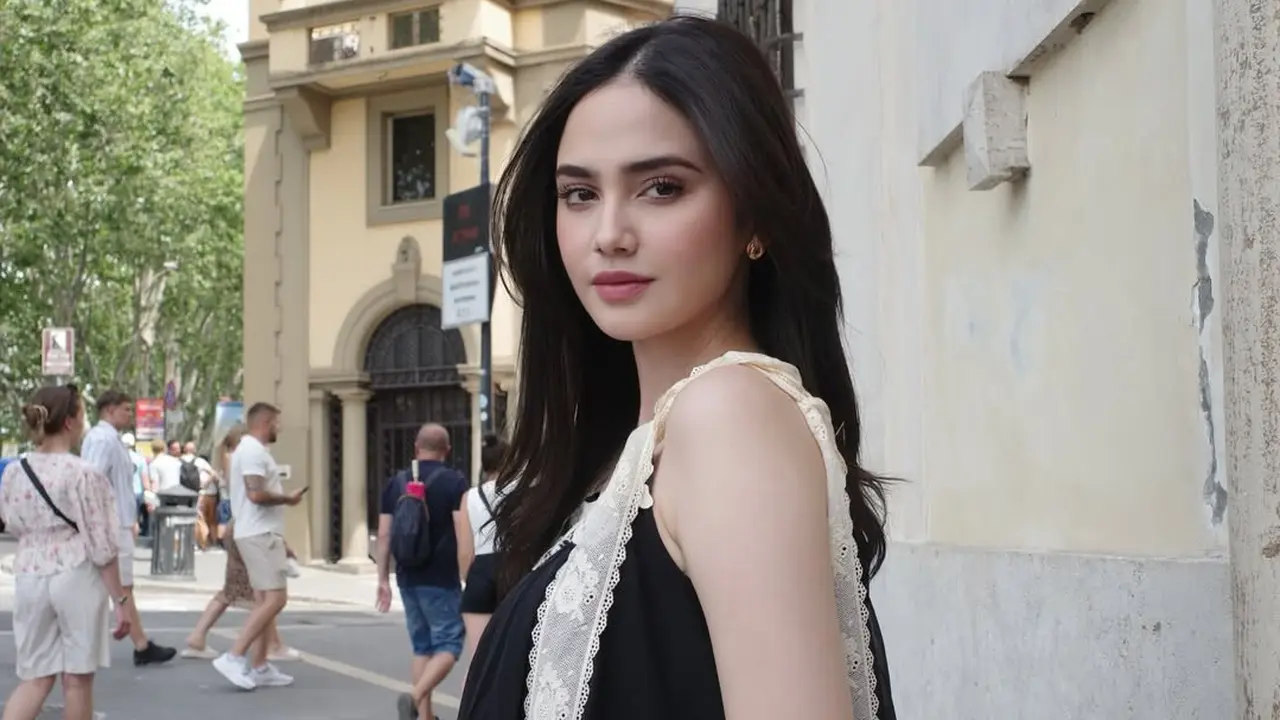 Syifa Hadju Pancarkan Aura Pengantin Baru saat Honeymoon di Roma, Makeup Pink Romantisnya Curi Perhatian