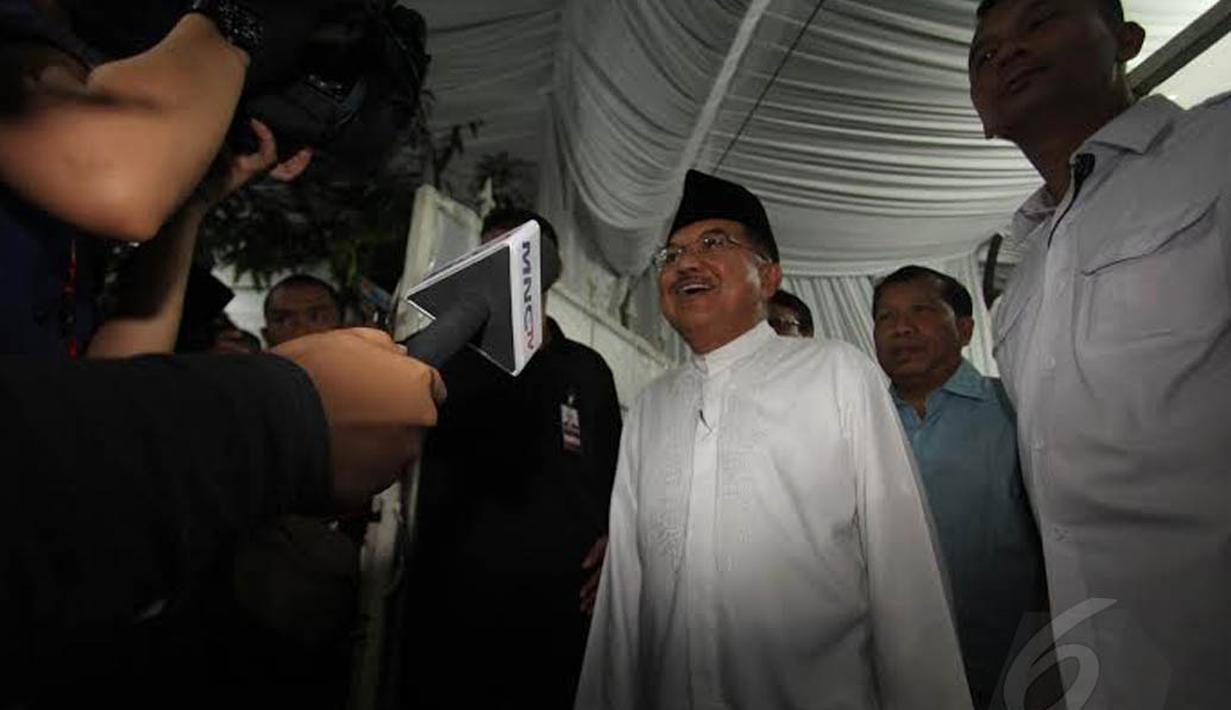 Minggu (08/06/14), sejumlah tokoh politik hadir di acara haul Almarhum Taufik Kiemas. Tampak hadir Cawapres Jusuf Kalla (Liputan6.com/Herman Zakharia) 