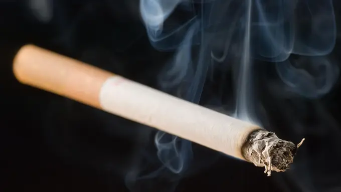 Geger! Video Siswi SMA Pesta Rokok dan 'Miras' di Angkot