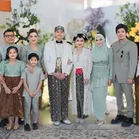 Tampilan Totalitas Ashanty dan Aurel Hermansyah saat Hadir Kondangan Keluarga. [@ashanty_ash]