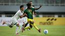 <p>Pemain Timnas Mali U-22,&nbsp;Sekou Kone, dijaga ketat oleh pemain Timnas Indonesia U-22,&nbsp;Rivaldo Pakpahan pada laga ujicoba&nbsp;yang digelar di Stadion Pakansari, Kabupaten Bogor, Selasa (18/11/2025) pukul 20.00 WIB.&nbsp;(Bola.com/Bagaskara Lazuardi)</p>