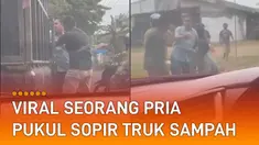 Tanpa basa basi dua pria itu langsung melakukan pemukulan terhadap sopir truk sampah hingga sopir itu ditarik keluar jalan.
