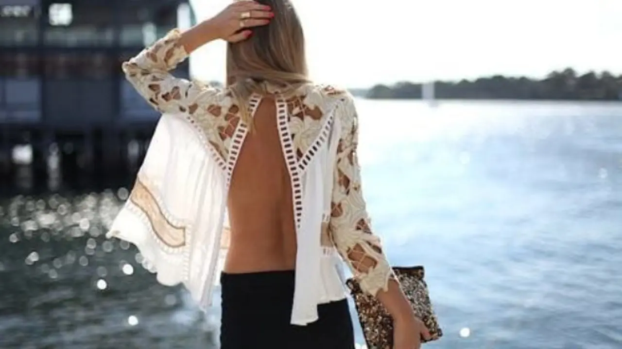 Bikin Bra Kamu Gak Kelihatan Saat Pakai Baju 'Backless'