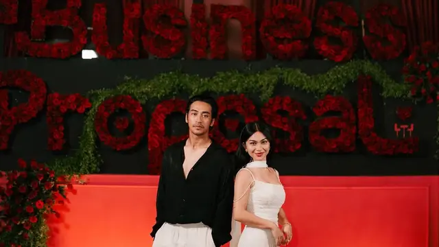 Film A BUSINESS PROPOSAL (credit: instagram/arieltatum)