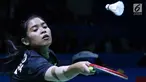 Tunggal putri Indonesia, Gregoria Mariska Tunjung mengembalikan kok ke arah pemain China Taipei, Lee Chia Hsin pada babak pertama Indonesia Open 2018 di Istora Senayan, Jakarta, Selasa (3/7). Gregoria unggul 21-13, 21-7. (Liputan6.com/Helmi Fithriansyah)