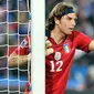 Aksi kiper timnas Italia Federico Marchetti pada partai Grup F PD 2010 pada 24 Juni 2010 di Ellis Johannesburg. AFP PHOTO/JOE KLAMAR