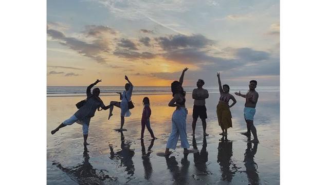 6 Gaya Liburan Kesha Ratuliu di Bali, Mesra Bareng Pacar