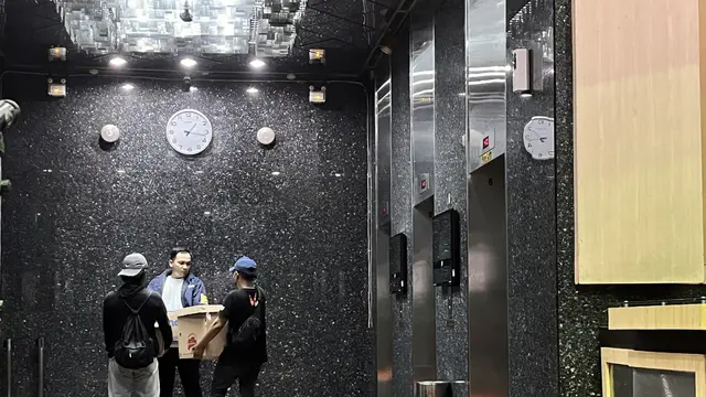 Hayam Wuruk Plaza Tower, Jakarta Barat (Jakbar) lantai 20 dan 21 diduga menjadi lokasi aktivitas jaringan judi online (judol) internasional.