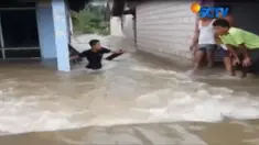 Sedikitnya 47 unit rumah warga terendam akibat alur sungai meluap setelah hujan deras.