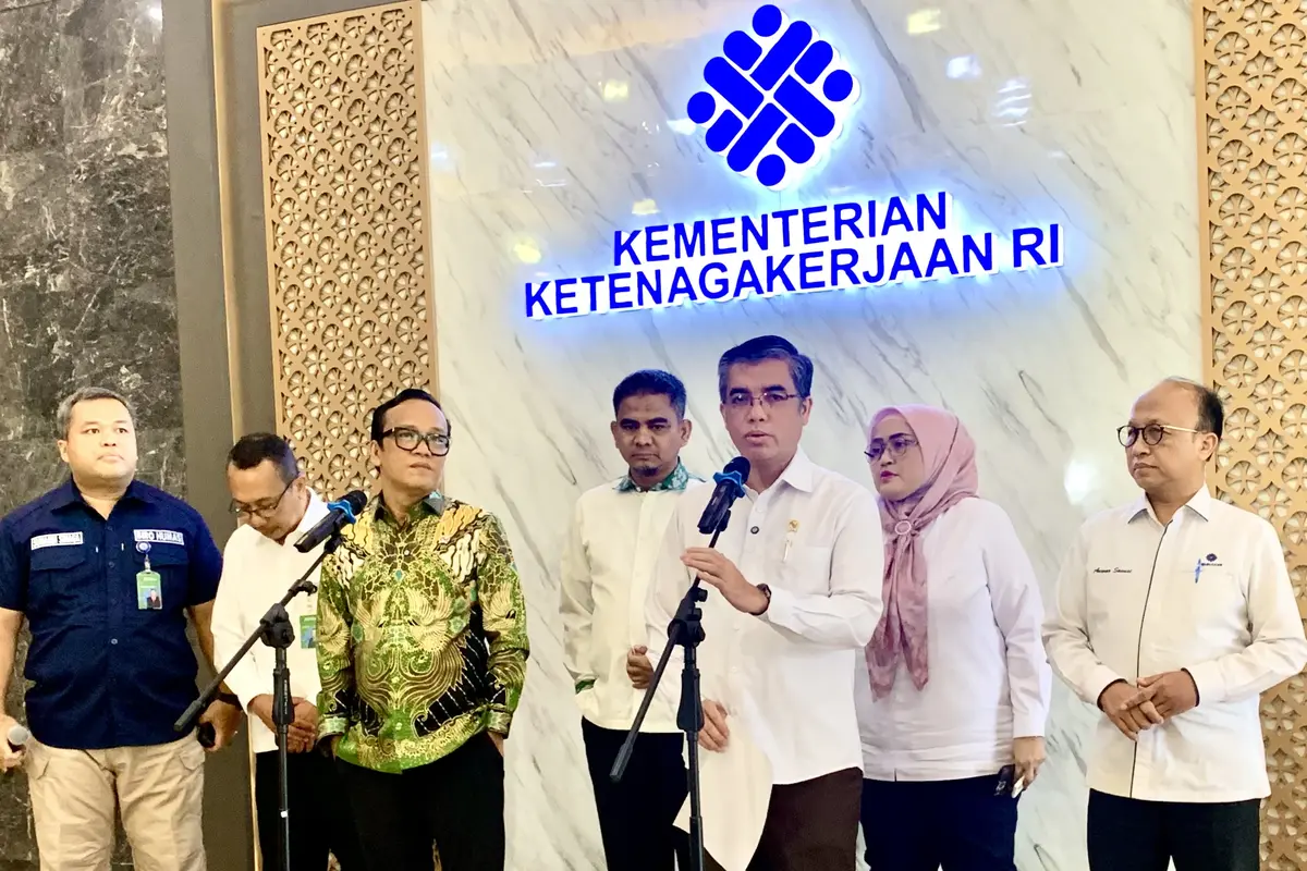 Menteri Ketenagakerjaan (Menaker) Yassierli memastikan bahwa para pegawai Sritex yang di PHK tetap dapat THR dan pesangon.
