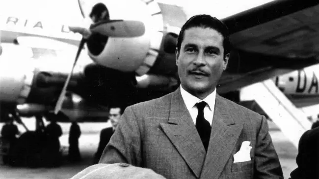 Errol Flynn. (Sumber Wikimedia Commons)