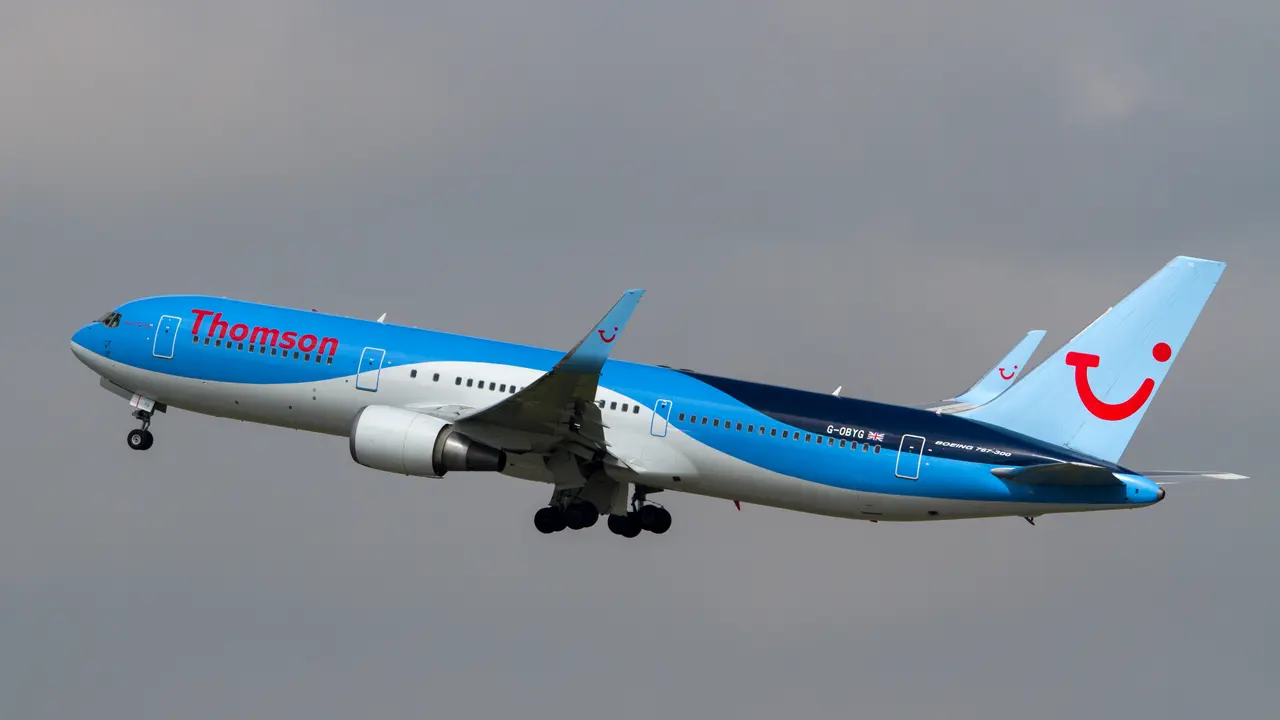 Pesawat Thomson Airways nyaris celaka di lokasi jatuhnya jet Rusia