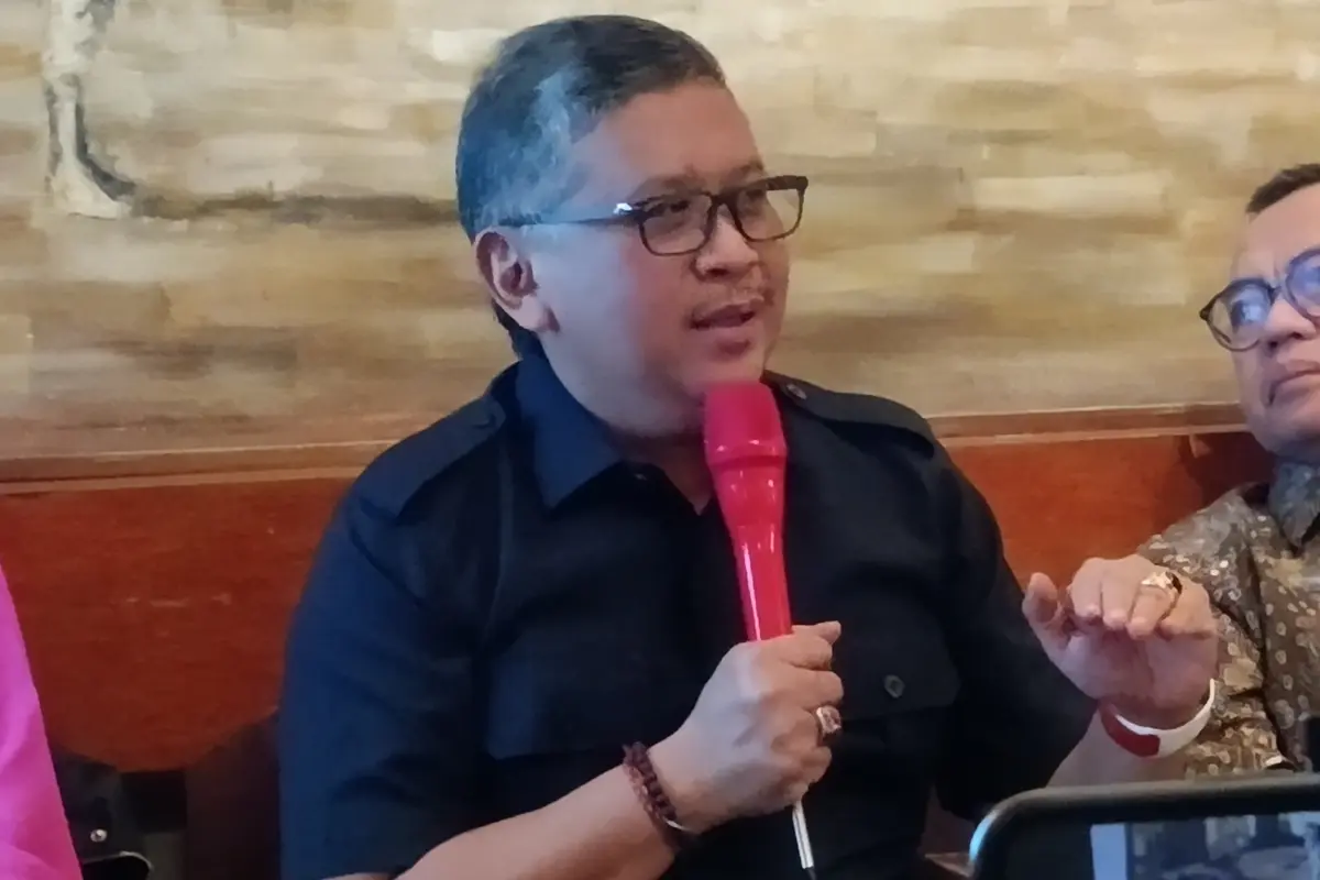 Sekjen PDIP Hasto Kristiyanto memberikan respons terkait Mahkamah Konstitusi (MK) yang menolak seluruhnya gugatan capres-cawapres nomor urut 3 Ganjar Pranowo-Mahfud Md dalam PHPU atau sengketa Pilpres 2024.