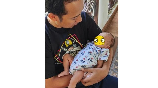 Umumkan Kelahiran Anak Ketiga, Ini 6 Potret Bahagia Keluarga Denny Cagur