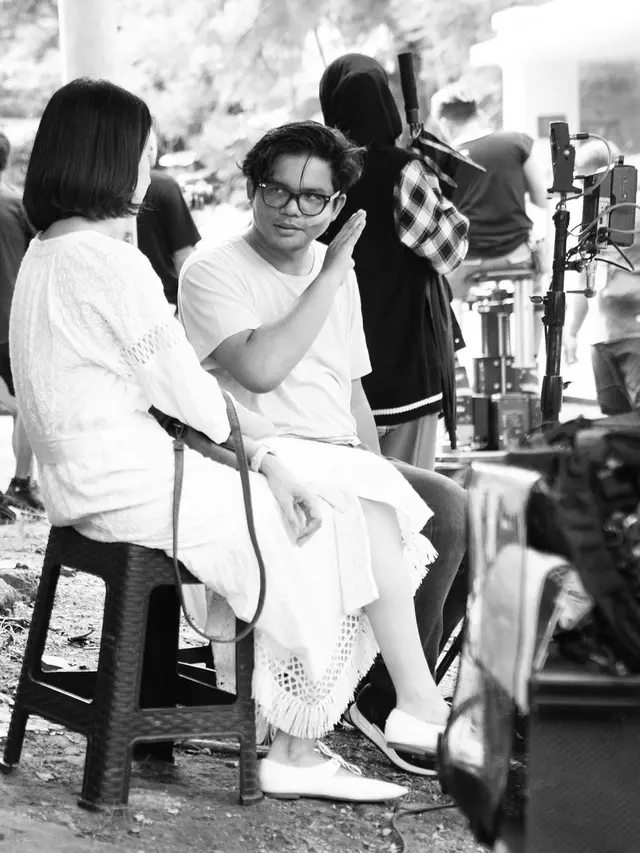 Fajar Nugros di lokasi syuting film Sleep Call. (Foto: Dok. Instagram @fajarnugrs)