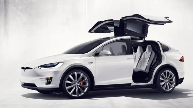 Pejabat Tesla Motors Gemar Berkicau Tentang Rahasia Perusahaan