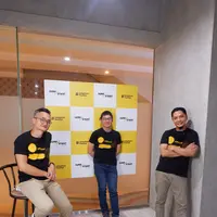 Ronni Ang (CMO dari JumpStart), Brian Imawan (CEO dari JumpStart) dan Fadil Cen (COO dari JumpStart)