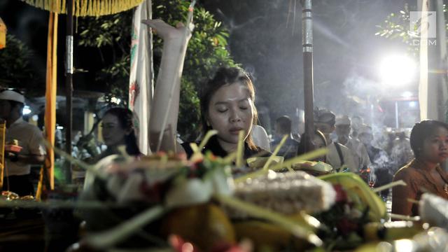 Sembahyang Tilem Kesanga