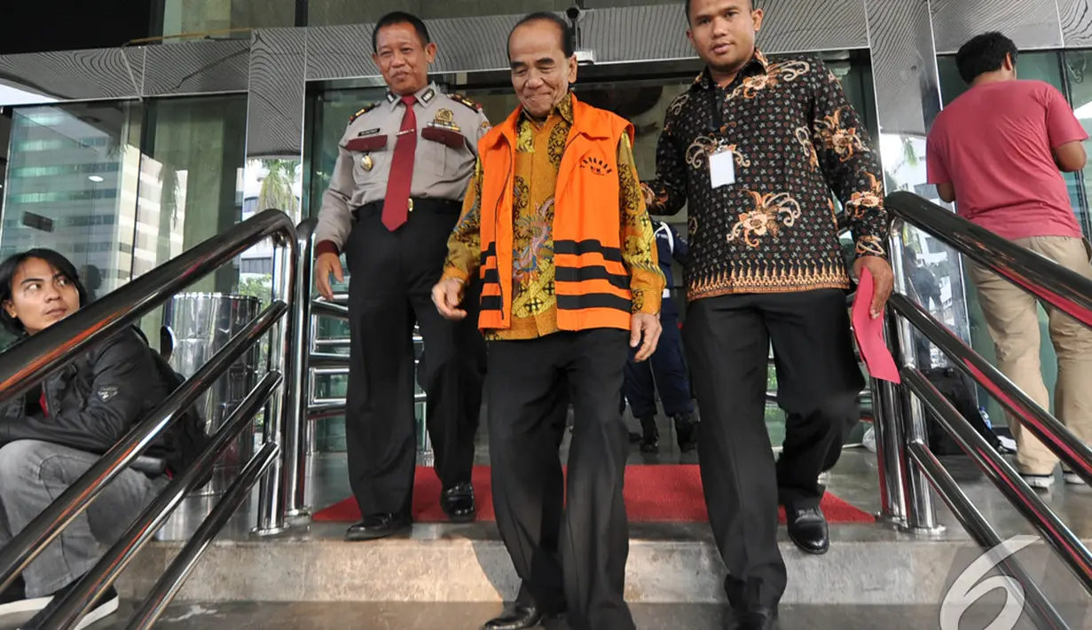 Annas Maamun adalah Gubernur Riau non aktif yang menjadi tersangka kasus dugaan suap alih fungsi hutan industri di Riau, Jakarta, Senin (15/12/2014). (Liputan6.com/Miftahul Hayat)