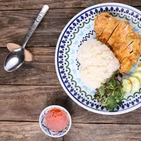 Bikin momen berbuka makin spesial dengan sajian Chicken Katsu buatan sendiri yang punya tekstur garing di luar dan tetap juicy di dalam. [Dok/Pexels.com/UNDO KIM].