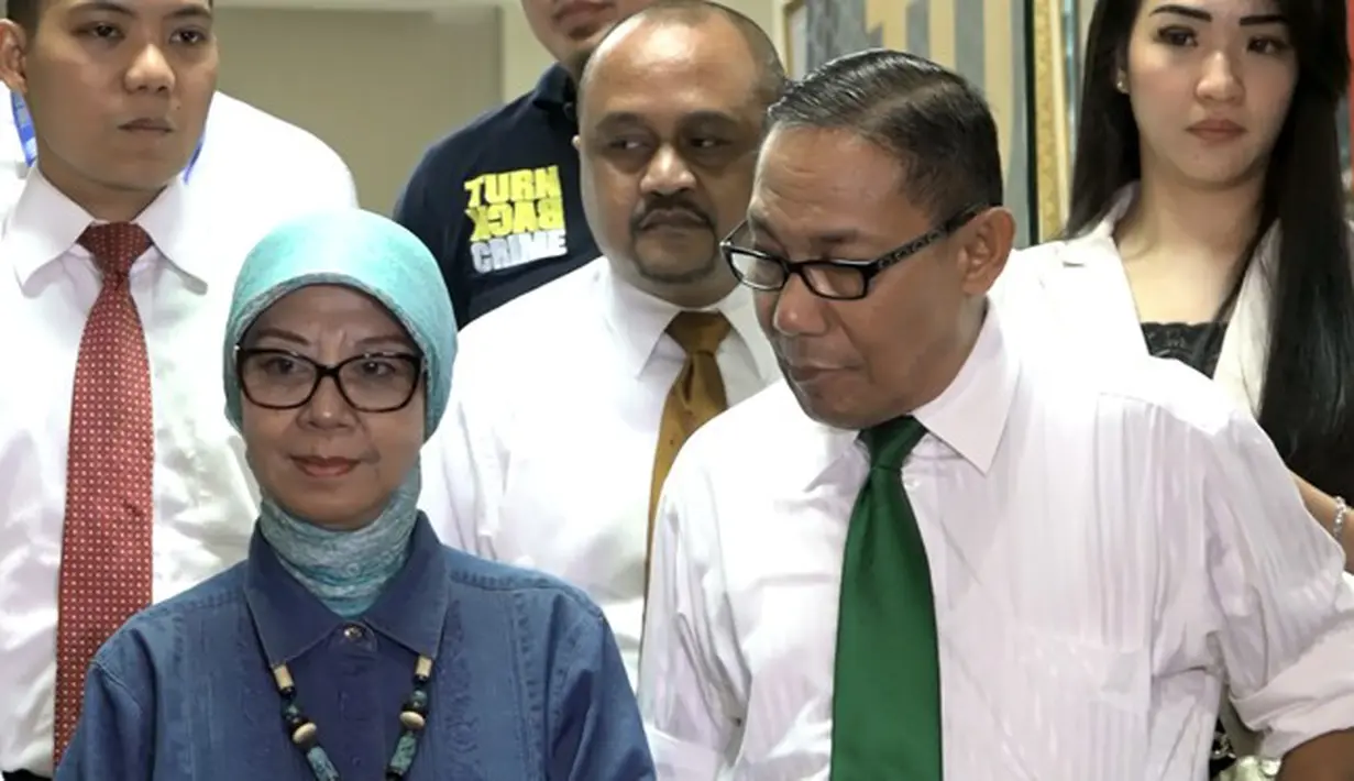 Masih menurut Kiswinar, meski permasalahannya dengan mantan suaminya terus melebar, sang ibu masih menjalankan rutinitasnya seperti biasa. (Hasan Iskandar/Bintang.com)