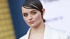 Aktris AS Joey King menghadiri pemutaran perdana "Bullet Train" di Los Angeles di teater Regency Village di Westwood, California (1/8/2022). Joey King tampil memukau dalam balutan gaun putih. (AFP Photo/Michael Tran)
