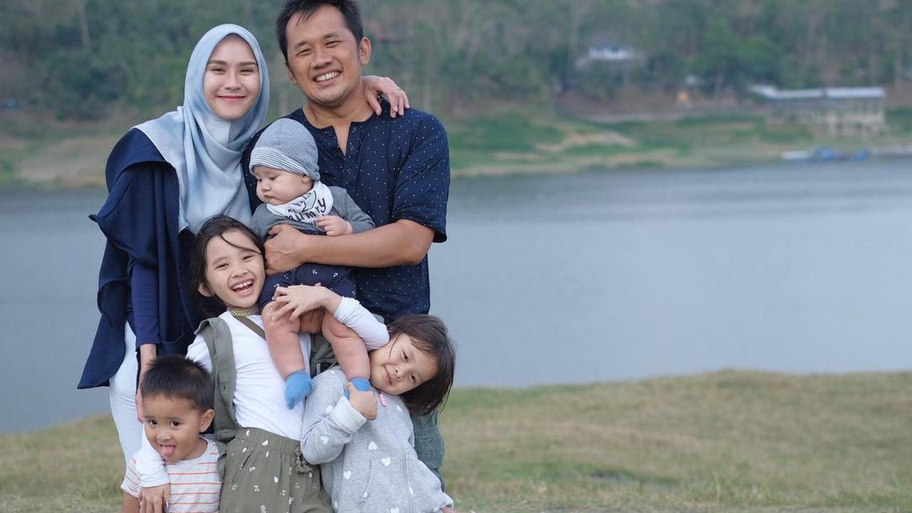 [Fimela] Zaskia Adya Mecca dan Hanung Bramantyo