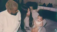 Kim Kardashian dan Kanye West (Instagram/@kimkardashian)