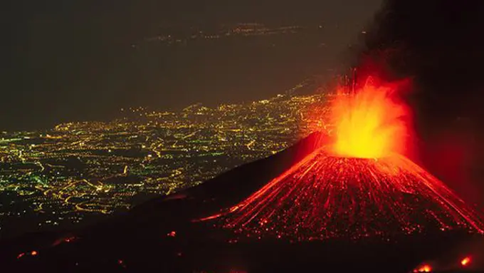 Ilustrasi gunung meletus | Foto: copyright nationalgeographic.com