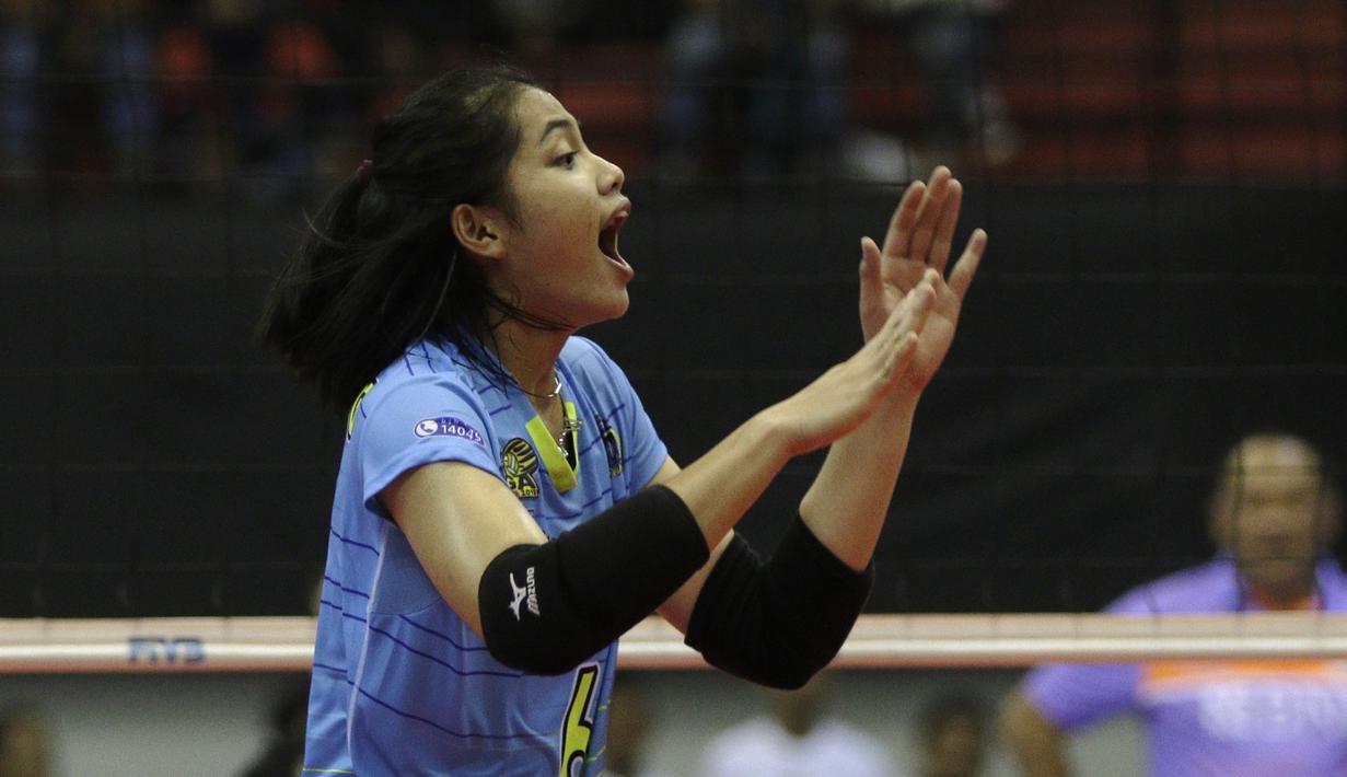 Pevoli Bandung BJB Pakuan, Wintang Dyah, melakukan selebrasi saat menghadapi tim Putri Jakarta BNI 46 dalam ajang Proliga 2019 di GOR Among Rogo, Yogyakarta, Sabtu (23/12). BNI 46 menang 3-1 atas BJB. (Bola.com/Yoppy Renato)