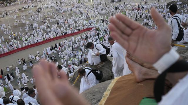 Khusyuk Wukuf Jemaah Haji di Padang Arafah