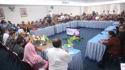 Ganjar didampingi Dewan Penasehat Tim Pemenangan Nasional (TPN) Ganjar-Mahfud, Yenny Wahid. (merdeka.com/Arie Basuki)