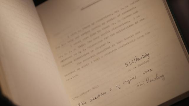 Barang Berharga Stephen Hawking yang Akan Dilelang