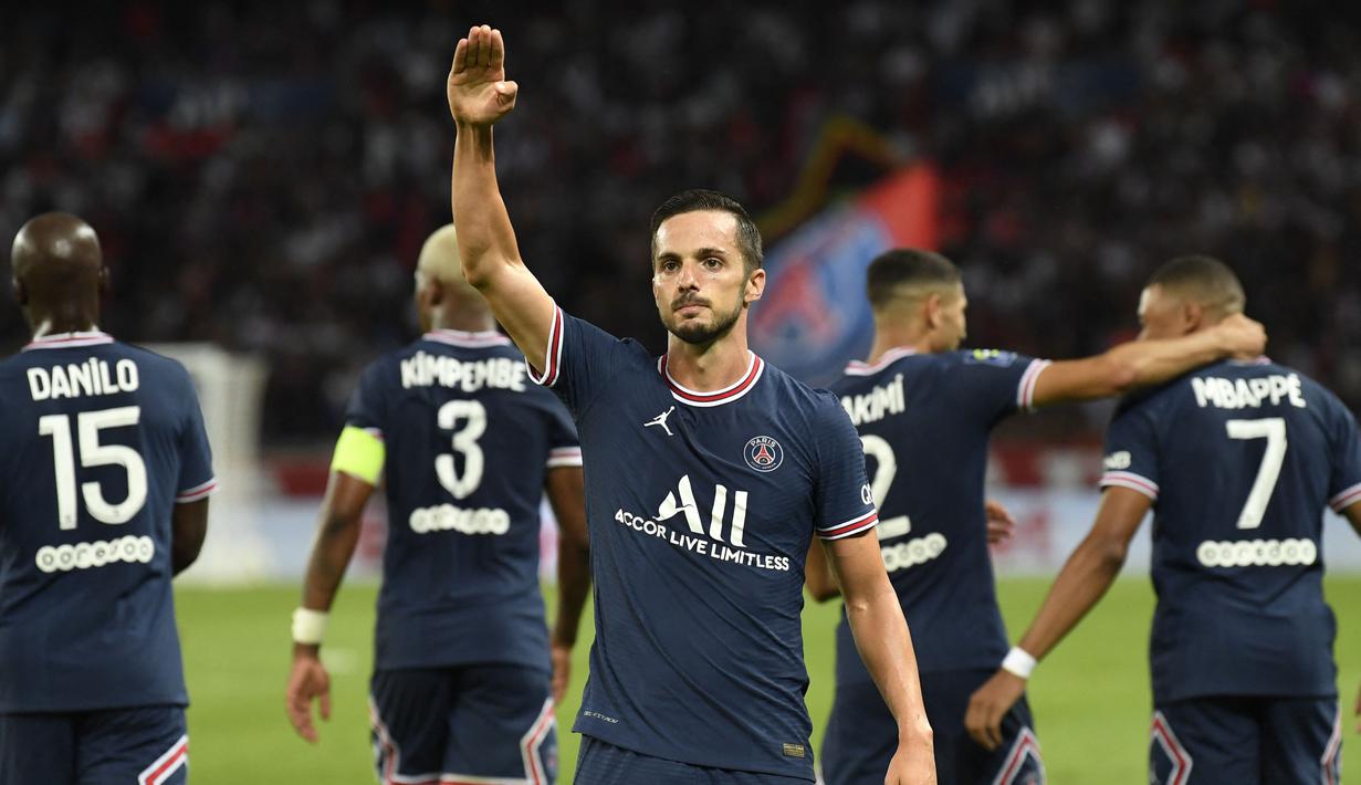 Paris Saint-Germain (PSG) akhirnya meminjamkan Pablo Sarabia ke Sporting Lisbon, untuk musim 2021/22. Pengumuman tersebut dilakukan usai PSG mengonfirmasi pembelian bek kiri Sporting, Nuno Mendes. (Foto: AFP/Bertrand Guay)