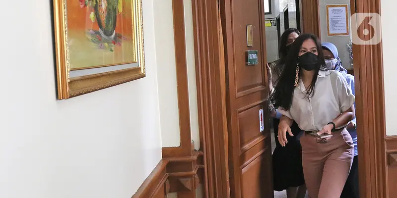 FOTO: Wulan Guritno Hadiri Sidang Cerai dengan Adila Dimitri