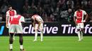 Reaksi kecewa sejumlah pemain Ajax Amsterdam setelah ditahan imbang 3-3 oleh Marseille pada laga matchday pertama Grup B Liga Europa 2023/2024 di Johan Cruijff ArenA, Amsterdam, Belanda pada Jumat (22/09/2023) dini hari WIB. (AFP/Olaf Kraak)