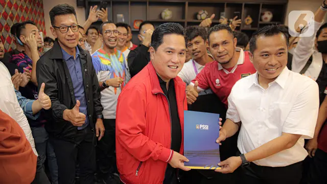 Didampingi Sultan Milenial, Erick Thohir Resmi Daftar Jadi Calon Ketua Umum PSSI