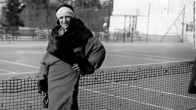 10 Potret Suzanne Lenglen dan Keanggunannya Bermain Tenis