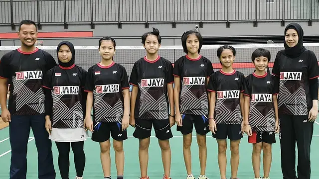 6 Potret Adriyanti Firdasari, Tunggal Putri Atlet Badminton yang Anggun Berhijab