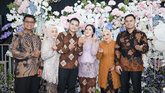 6 Potret Lamaran Dewi Nurmania Anak Muzdalifah, Usai Wisuda Langsung Dilamar