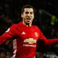 Gelandang MU, Henrikh Mkhitaryan melakukan selebrasi usai mencetak gol ke gawang Sunderland pada pertandingan Liga Inggris di Old Trafford, (26/12).MU menang atas Sunderland dengan skror 3-1. (Reuters/Phil Noble)