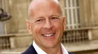 Pakai Jubah Mandi, Iklan Bruce Willis Dilarang di Inggris