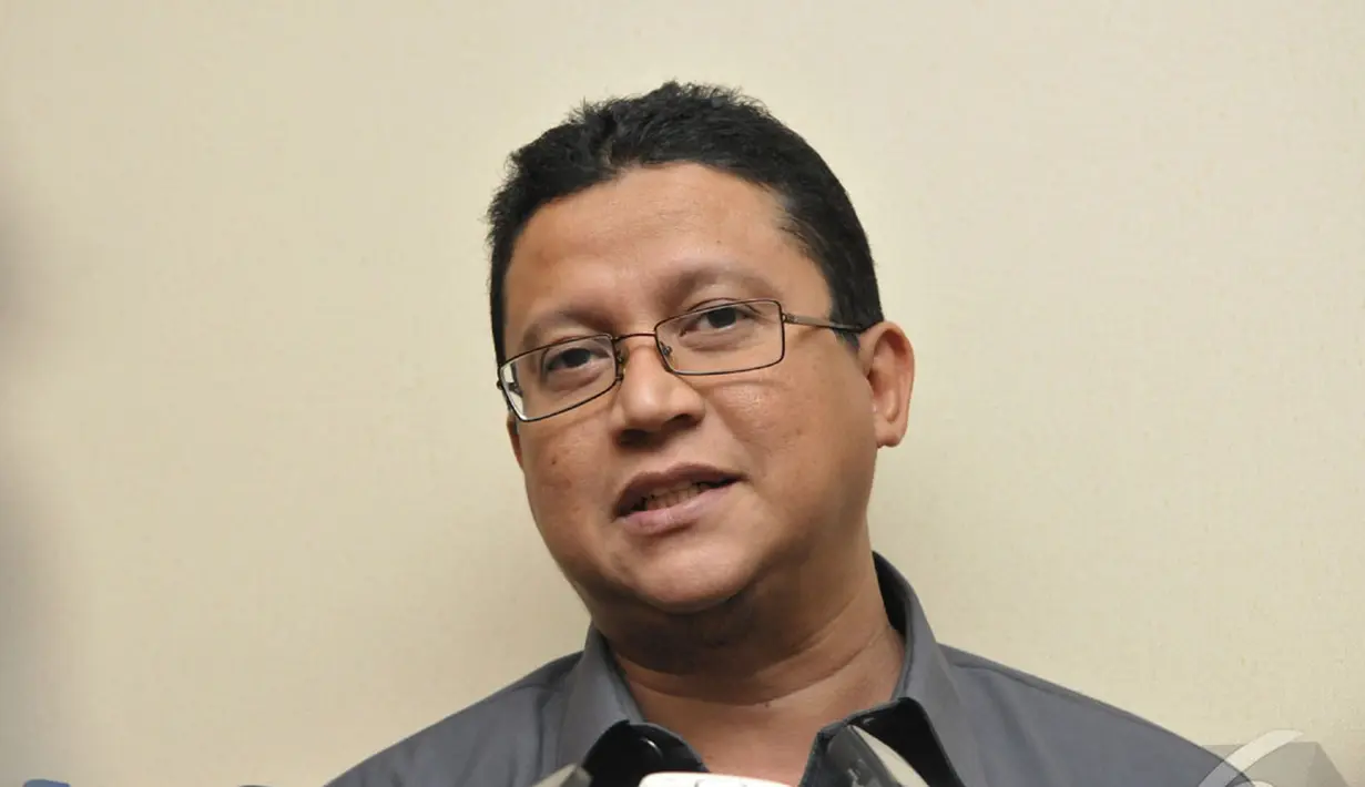 Muhammad pun membeberkan bahwa Barnabas tidak sendirian. Ada Kepala Sekretariat Bawaslu, Lodewijk Bremer turut bertanggung jawab karena ide main judi berasal darinya, Jakarta, Senin (2/9/2014) (Liputan6.com/Panji Diksana)